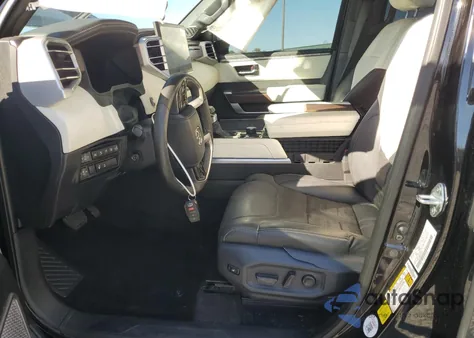 2023 Toyota Tundra Crewmax Capstone z USA, uszkodzony, nr VIN 5TFVC5DB0PX021437